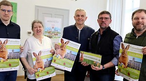 1242 Eier für den Osterbrunnen: Moosburg darf sich auf buntes Oster-Programm freuen