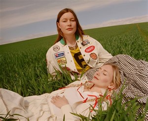 Wet Leg bring 'Chaise Longue' to 'Later... with Jools Holland'