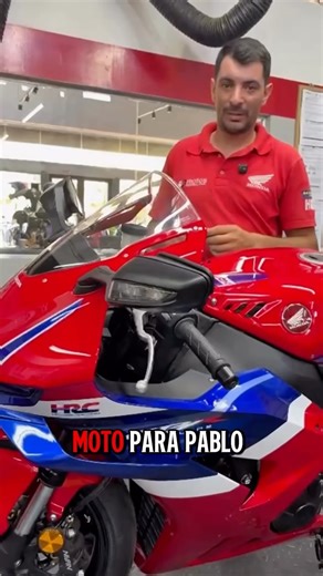 Distribuidora Oeste on Instagram: "Nuestro técnico de Distribuidora Oeste preparando cada detalle de la Honda CBR1000 antes de la entrega a Pablo 💪🏻 Ajustes, controles y dedicación para que la mejor moto de Honda salga lista, perfecta y como se merece 🙂‍↕️ #somosdistribuidoraoeste #honda #DOmotos #motos"