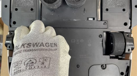 irobot拖地机器人M6更换防滑轮胎教程解决进出充电座困难改善运行打滑漂移程度后期可更换轮胎胶皮。