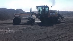 Hi-ho! Hi-ho! Off to work, CASE goes. The CASE 885B Motor Grader doing haul road maintenance at a mine in Middleburg, an important part of any mining operation. Get the flexibility of both manual and automatic shifting to match the job conditions at hand with our powershift direct-drive transmission. Increased power, stability and turning performance. For more information on our CASE Graders follow the link https://www.casece.co.za/products/heavy-line/graders/ #CASEGrader #CASEConstructionSA #Ex