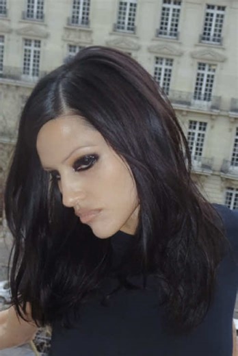 Exploring Gabbriette's Grunge Aesthetic in Paris