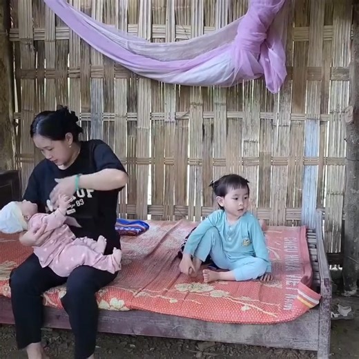 Single mother and her two children leave her alcoholic husband and move into an abandoned house | Kaleb Mountain life