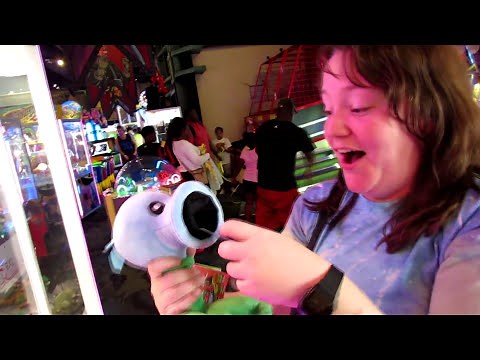 Plants Vs Zombies claw machine win!