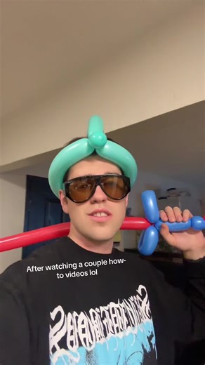 Hat #2 looking goooood 🤩 #balloon #balloonart #hats #balloonhat #bad #beginner #beautiful #blue #hat #hatman #balloonbeginner #trynewthings #beyourself #bebold #beblue #dabadee #dabadie #fyp #foryoupage #fypシ #fypシ゚viral🖤tiktok