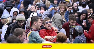 Déconnexion, engagement, futur... Voici ce que ressentent les jeunes en 2023