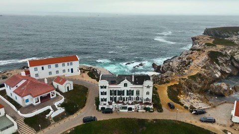 Θέα από drone στο Μπαλεάλ της Πορτογαλίας: Ένας εκπληκτικός παράδεισος για σέρφερ