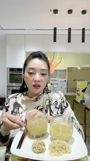 Tết này có enzyme mận Lucysense ce chỉ có trẻ đẹp hơn thôi #enzyme #enzymelucysense #lengrinstory | Lê Phan Ngọc Lan