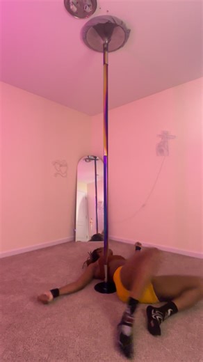 Doom spin for yall 😂 ..got stuck in this position. Thigh would NOT come off the pole and I was trying to avoid an 8th degree pole burn 😂 #fail #pole #poletok #fyp #poledance