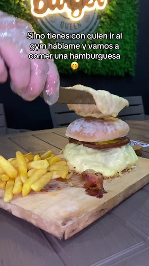Ven y prueba nuestra hamburguesa con extra queso Los esperamos en burguer queen santuario🍔 . . . . #hamburguesascaseras #hamburguesa #comodas #comidas #comidastiktok #pueblosmagicos