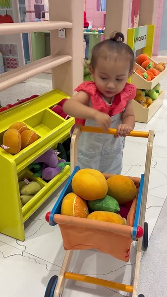 Vini and her shopping❤️ #cutebaby #dailyshorts #viralshorts #toddlers #learning #shopping