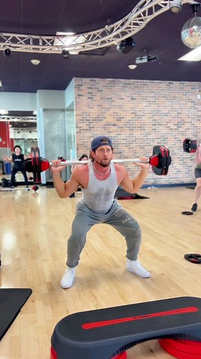 Took a Body Pump class @24 Hour Fitness Hollywood for my first time last week and it was brutal! I think I’m still sore but I had a great time! Low weight and high reps is a different type of burn that I wouldn’t wish on my worst enemy haha. It was a great contrast to my typical training which is mostly heavy weight lifting and showed me some weaknesses I need to focus on. I couldn’t recommend this class more if you’re looking for a full body challenge and a fun environment to push yourself. . .