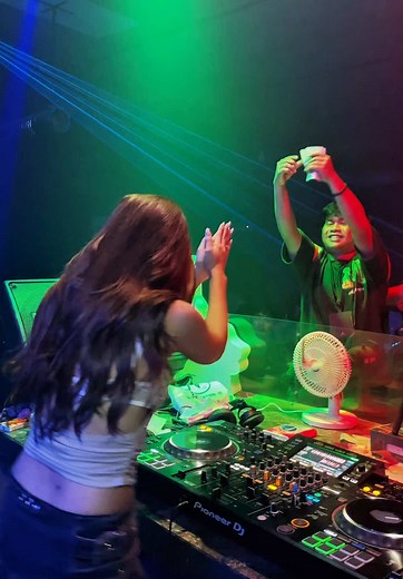 DJ Jelly: Live Remixes and Trending Tracks
