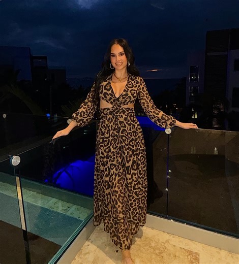Siera Santos on Instagram: "a tu orden"