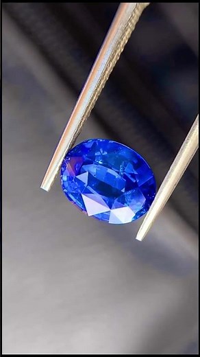 Holding a Stunning Royal Blue Sapphire 💙 | Sri Lanka Gemstone #shorts