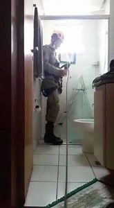 582K views · 8.7K reactions | Um motivo real da importância de ao projetar estar atento a todos os detalhes, seja em um grande projeto ou apenas um pequeno espaço. Como no caso deste vídeo, em que um pequeno erro no planejamento do móvel do banheiro poderia ter tido consequências desastrosas com o pequeno membro desta família! | 44 ARQUITETURA | Facebook