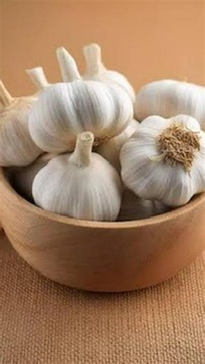 Zen Garden on Instagram: "Growing garlic leaves is easier than you think! 🌱🧄 Just take a discarded plastic bottle, poke a few holes, fill it with soil, and water regularly. In a few days, fresh green garlic shoots will greet you right at your window. Simple, sustainable, and so satisfying. ✨ #DIYGarden #GarlicLeaves #PlasticBottleReuse #SustainableGardening #KitchenGardenIdeas #GrowYourOwn #EasyGardening #greenliving"