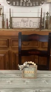 3.5K views · 5 comments | I love this primitve Chritmas sign. I especially love the primitive fabric. Let me know in the comments if you would use this sign in your decor. | Southern Designs and Finds | Facebook