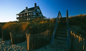 Winter in the Hamptons: the hidden poverty of New York’s luxury escape – video