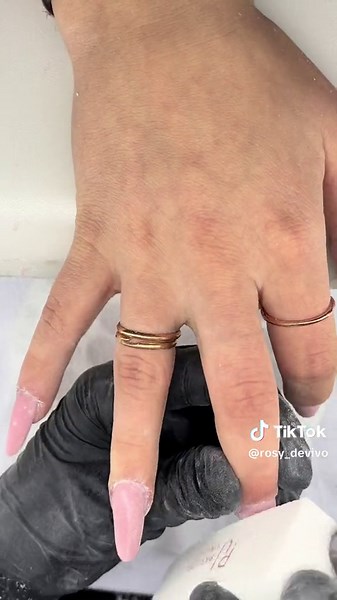 Ricostruzione Unghie con Jenny: Tutorial Passo dopo Passo