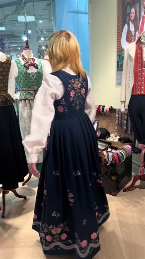 Andrea i ny Lundebunad