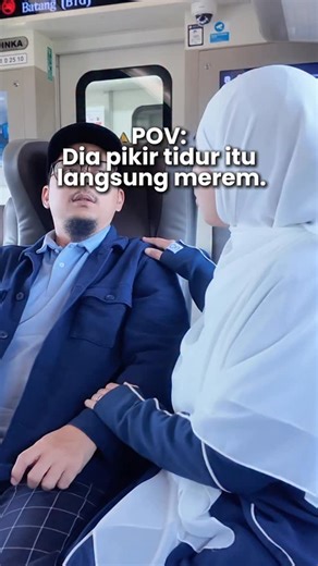 Vendryana | Ibu Ubi on Instagram: "Apa susahnya sih kalo mau tidur tu yang nyaman dulu gituuu? Emang ga kering itu muka nggak pake apa-apa buat perjalanan jauh? Emang ga seret kalo ga minum dulu? Rutinitas minum propolis @british.propolis jangan sampe skip, apalagi buat momen-momen liburan & perjalanan jauh. Alhamdulillah kaaan, badannya bisa tetep sehaaatt. Makanya istrinya didengerin @benakribo! 😤"