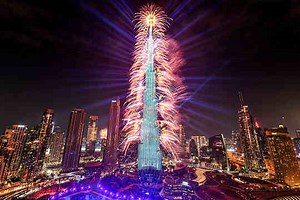 That's Crazy: Dubai Goes All Out For It's New Years Fireworks Show!