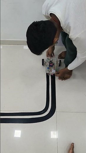 White Line Follower Robot made by Tirth #robotics #electronic #coding #arduino #arduinorobot #robot