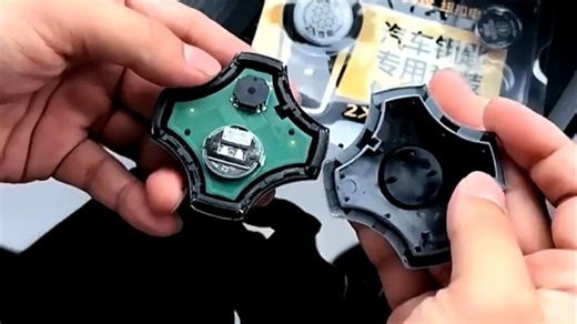 钥匙感应不灵敏怎么办？试试这款飞利浦智控门锁，采用高灵敏度RFID技术，开门快人一步，安装便捷，安全省心，家人使用都说方便。