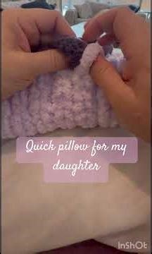 Hand knit pillow with left over yarn. 🧶 #handknit #bulkyyarn #diy #howto #throwpillow #crochet