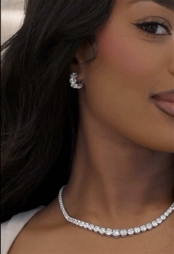 Diamonds don’t just complete a look — they define moments 💎✨ From timeless tennis necklaces that rest perfectly on the collarbone, to statement diamond earrings that catch the light with every turn, to bracelets and rings designed to be worn, layered, and loved — every piece tells its own story. This is the kind of jewelry that doesn’t wait for an occasion. It becomes the occasion. Whether it’s a Valentine’s gift, an anniversary surprise, or a self-love purchase that needs no explanation 💖 — t