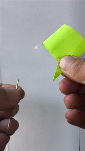 One simple trick to thread a needle perfectly.Fast. Easy. No frustration #SmartTricks #UsefulTips