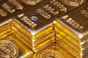 Gold price outlook: channel breakout or double top?