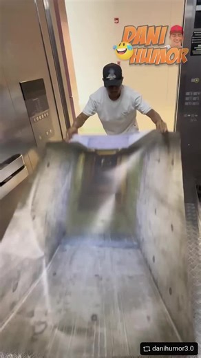 Elevator 🛗 prank Ascensor / al vací0 😆#reels #viralreels w #download_repost_pro