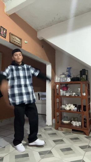 Saúles (@saulesrenovato11)’s videos with LA Kilos - El Makabelico