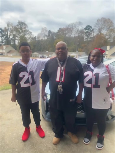 Valerie Walker (@valerie.walker87)’s videos with Young Jeezy ft Kanye West Put On