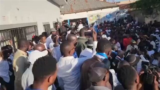 #RDC : “En 2023, notre victoire a été clairement volée. Aujourd’hui, les dirigeants en place se montrent incapables de bien gérer le pays. Les ressources du Lualaba sont exploitées pour être transférées à Kinshasa, au détriment des populations locales. En 2028, Moïse Katumbi doit accéder au pouvoir afin de diriger le pays et instaurer une meilleure gouvernance”Pappy Mbaki, Coordonnateur national de la Jeunesse de Ensemble pour République.