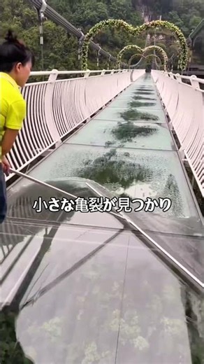 Is tempered glass really safe? A surprising mechanism revealed by hitting it with a hammer.