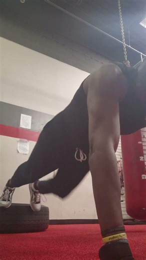 Elevated Knee Taps. 5 rounds @ 40 seconds.