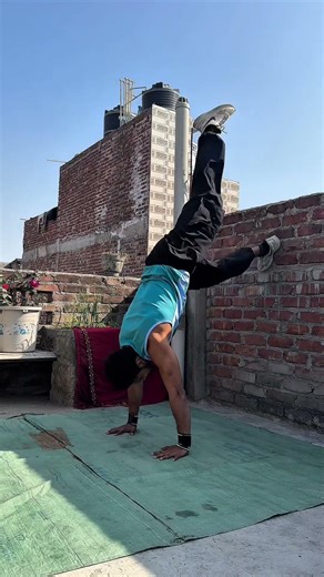 Easy Handstand Technique #shorts #fitness