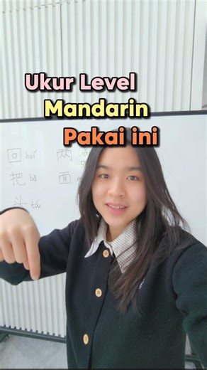 Eugenia Angelica on Instagram: "Coba comment kalian tau berapa!! Contoh pemakaian nya 他们所说的是一回事 tāmen suǒ shuō de shì yī huí shì Yang mereka katakan adalah hal yang sama 他手上有一把花生 tā shǒu shàng yǒuyī bǎ huāshēng Ditangan dia ada segenggam kacang 妈妈买了一头大蒜 māmā mǎi le yī tóu dàsuàn Ibu membeli sebonggol bawang putih 农场里有一头大猪 nóngchǎng lǐ yǒu yī tóu dà zhū Di perternakan ada seekor babi besar 请给我二两牛肉 qǐng gěi wǒ èr liǎng niúròu Tolong beri saya 100gr daging sapi 广场上飘着一面红旗guǎngchǎng shàng piāo zhe yí