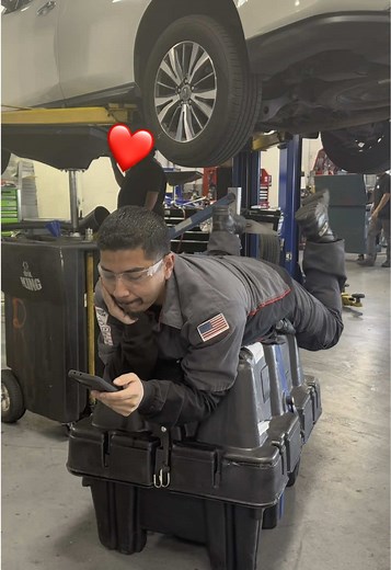 Our Techs know how to take good care of you over here at AV Nissan!❤️ . . . . . . #nissan #antelopevalleynissan #avnissan #nissannation #car #carsofinstagram #tech #technicians #mechanic #reel #wegotyou