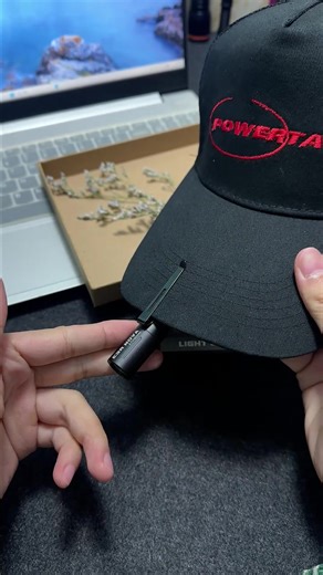 820 Lumen EDC Flashlight & Keychain Review