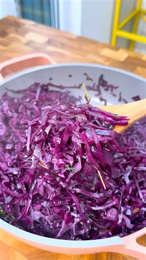 Easiest Braised Red Cabbage