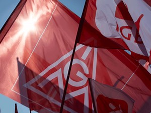 "Bevor in Siegen-Wittgenstein das Licht ausgeht": IG-Metall-Demo für Zukunft von Unternehmen