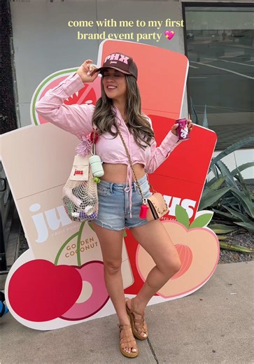 The morning pit stop with @juusbeauty was thee absolute bestttt time 💖 thank you for having me 🧡🩷❤️ these deodorant scents are all the hype 🍒🍑 #scottsdalearizona #brandevent #arizona #brandparty #scottsdale