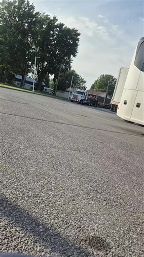 nice oversize truck but with no oversize load