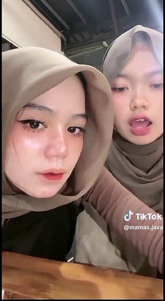 Batik Wanita Elegan di Alisa Batik Solo