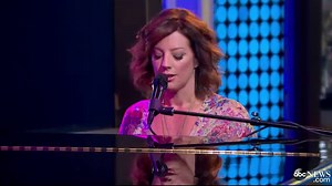 Sarah McLachlan Performs 'Beautiful Girl'