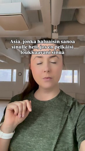 Jos käyt ennen nukkumaan menoa pakonomaisesti pissalla lirauttemassa pikku liruja ennen kuin pystyt rauhoittumaan nukkumaan, lue tämä. Pissalla ramppaaminen nukkumaan mennessä voi kertoa esimerkiksi näistä asioista: 1. Pissalla ramppaaminen on opittu tapa. Olet (vahingossa) opettanut virtsarakkosi siihen, että nukkumaan meno tarkoittaa pissalla käymistä, jolloin rakko supistelee nukkumaan mennessä. 2. Autonominen hermostosi käy ylikierroksilla eli et pysty rauhoittumaan nukkumaan mennessä vaan k